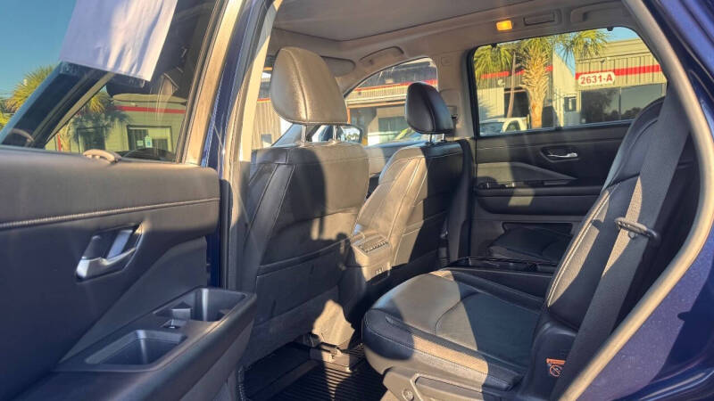 2022 Nissan Pathfinder SL