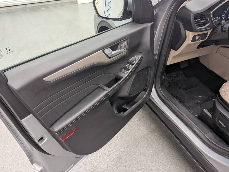 2022 Ford Escape SEL