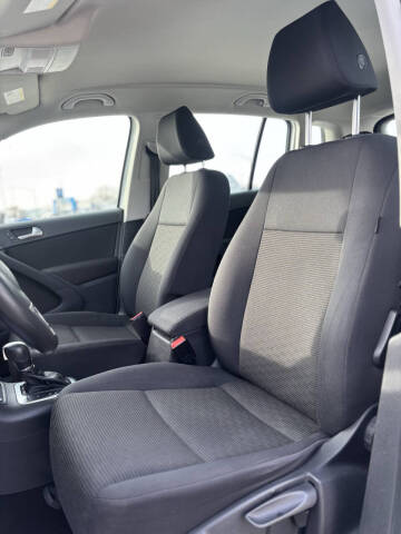 2017 Volkswagen Tiguan 2.0T Limited S 4Motion