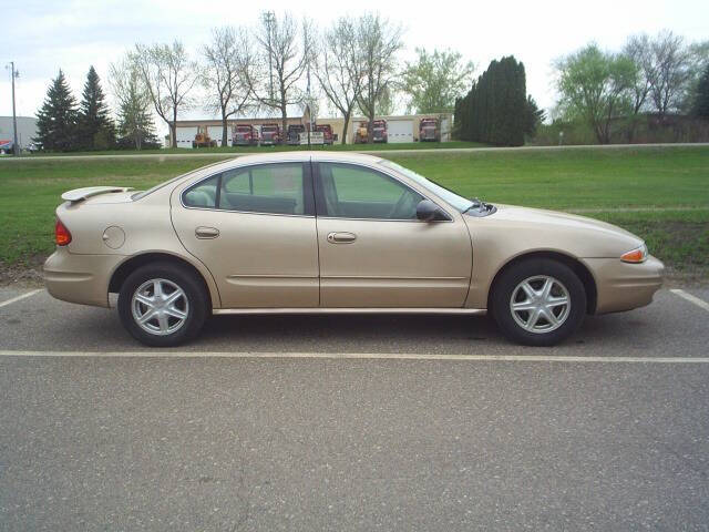 2003 Oldsmobile Alero GL1 photo 4