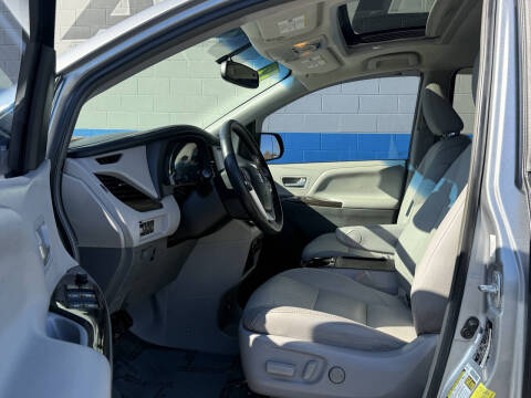 2017 Toyota Sienna XLE 8-Passenger