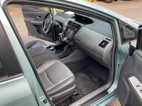 2013 Toyota Prius v Five