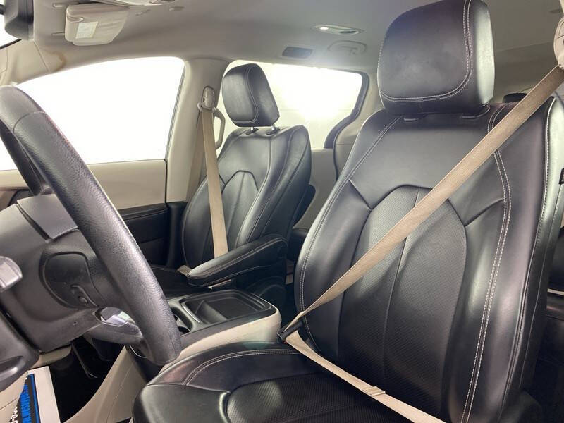 2020 Chrysler Voyager LXi