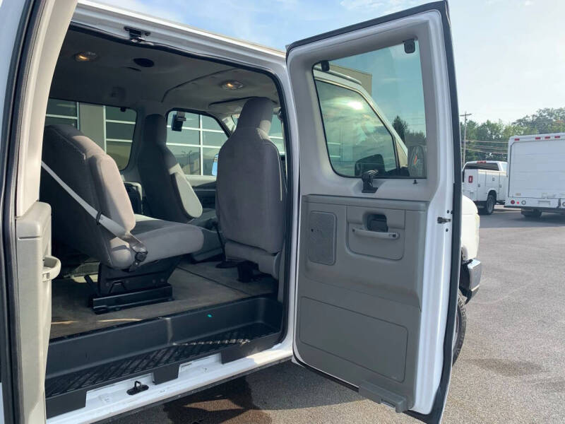 2013 Ford E-Series E-350 SD XLT