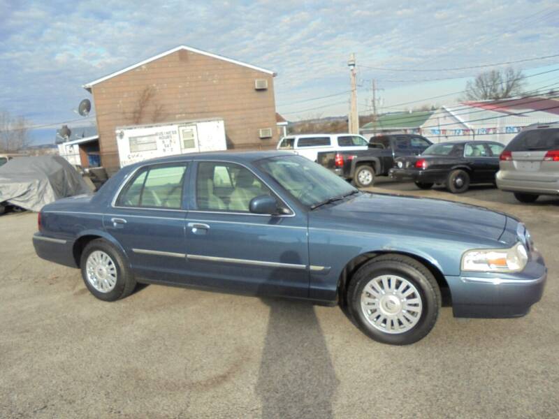 2008 Mercury Grand Marquis for sale at B & G AUTO SALES in Uniontown PA