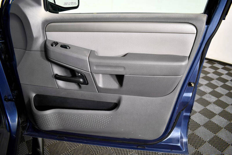 2004 Ford Explorer XLT