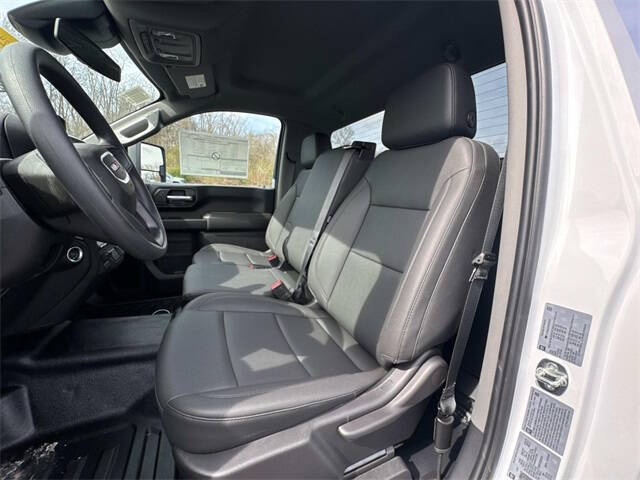 2025 GMC Sierra 2500HD Pro