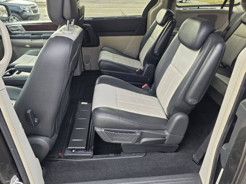 2010 Chrysler Town and Country Touring Plus