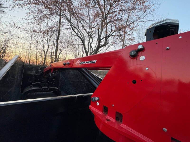 2025 Mack MD7