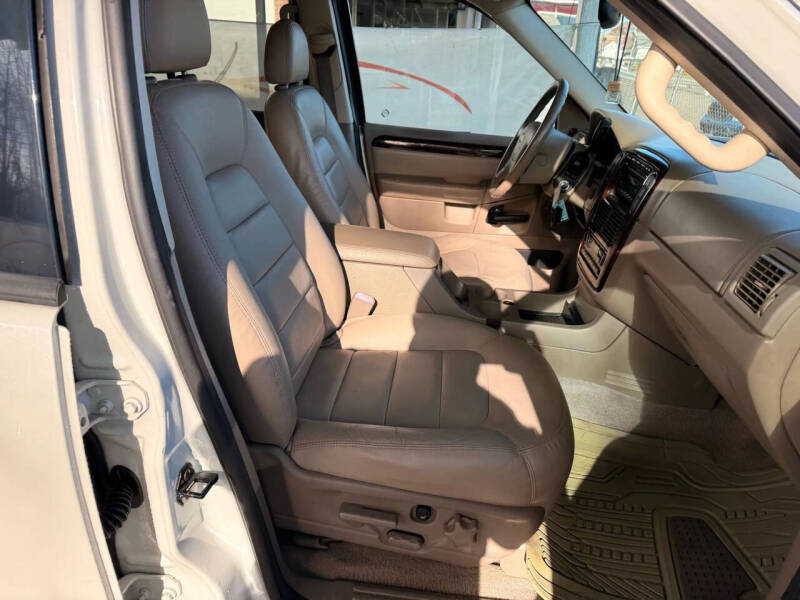 2004 Ford Explorer Limited