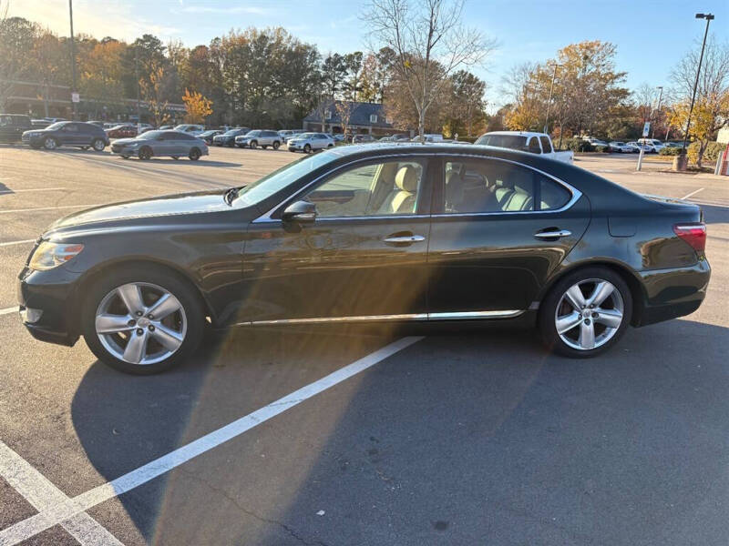 2011 Lexus LS's photo