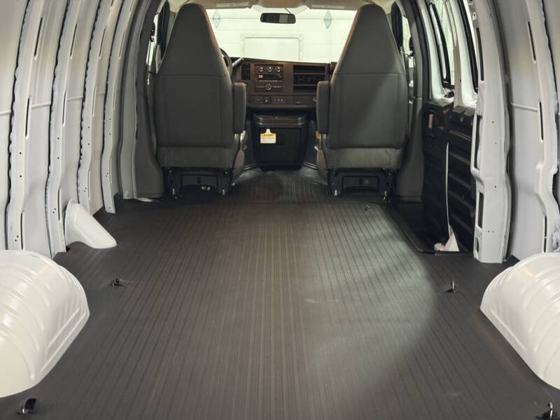 2025 Chevrolet Express 2500