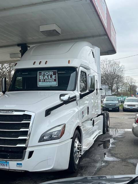 2018 Freightliner Cascadia for sale at RENOS AUTO SALES LLC in Waterbury, CT