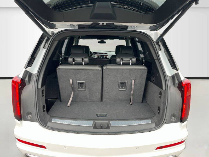 2025 Cadillac XT6 Luxury