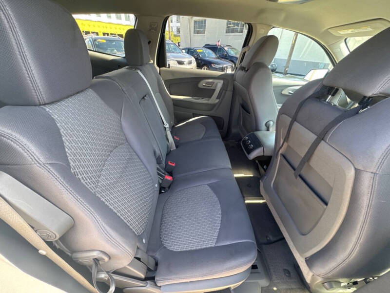 2011 Chevrolet Traverse LS