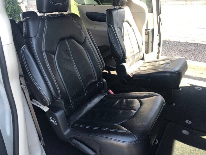 2022 Chrysler Pacifica Touring L