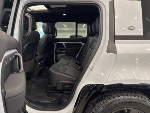 2023 Land Rover Defender 130 X-Dynamic SE
