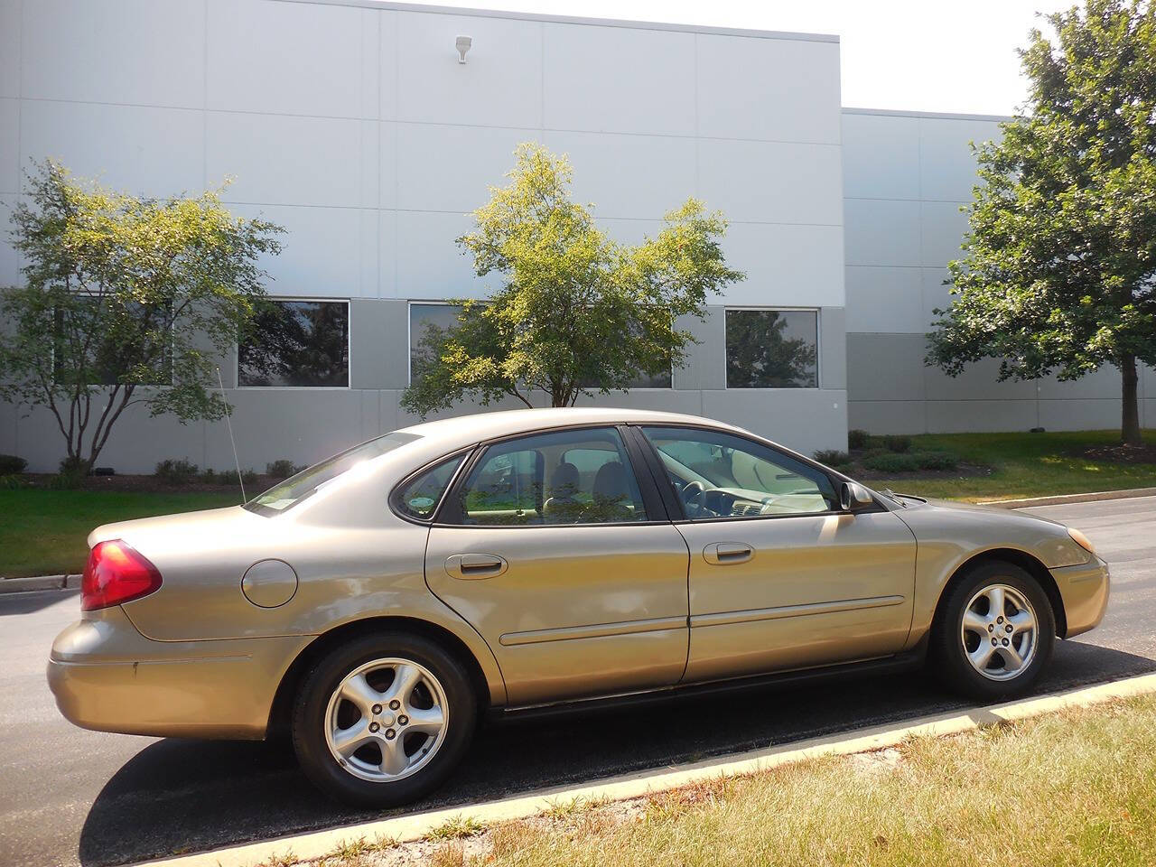 2003 Ford Taurus for sale at Genuine Motors in Schaumburg, IL