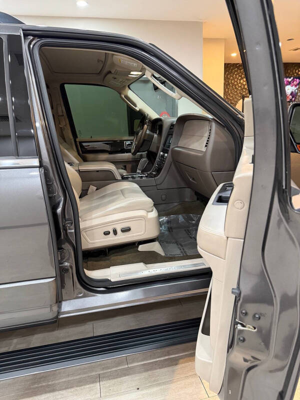 2017 Lincoln Navigator Select