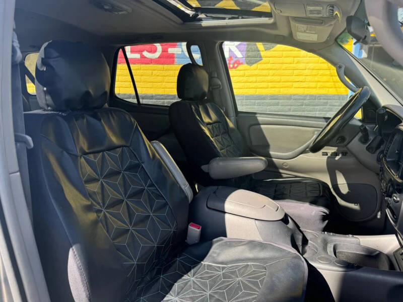 2006 Toyota Sequoia SR5