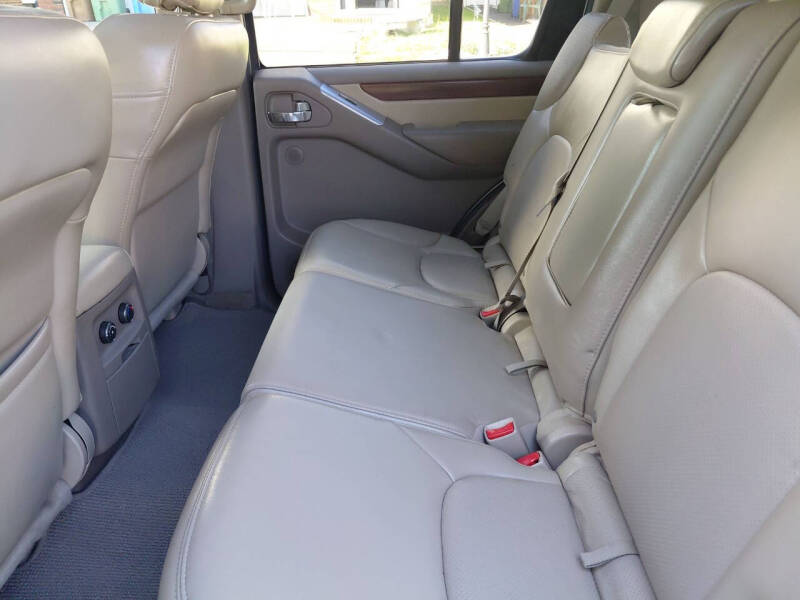 2012 Nissan Pathfinder LE