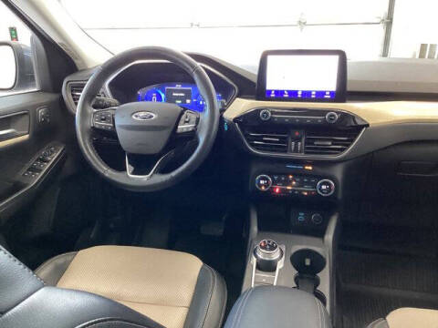 2021 Ford Escape Hybrid Titanium