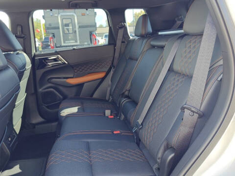 2025 Mitsubishi Outlander PHEV SEL