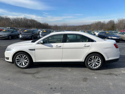 2018 Ford Taurus for sale at CARS PLUS CREDIT in Independence MO