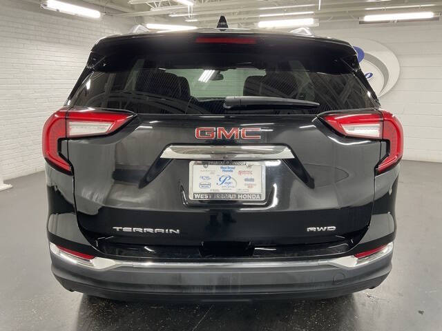 2024 GMC Terrain SLT