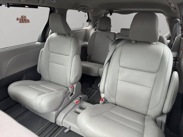 2020 Toyota Sienna XLE Premium 8-Passenger