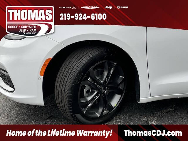 2026 Chrysler Pacifica Select