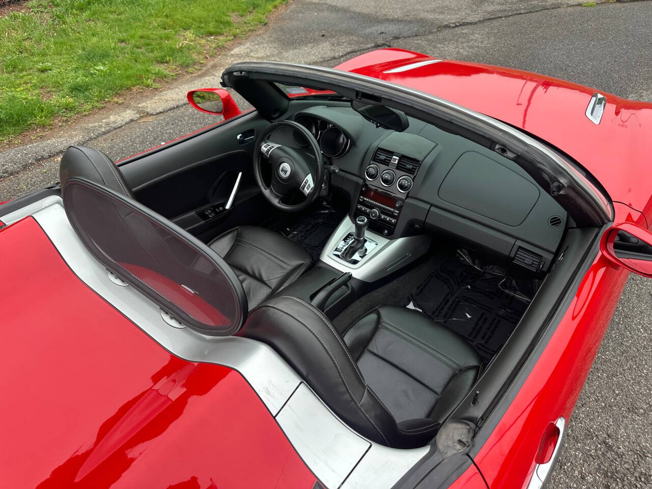 2008 Saturn SKY 33