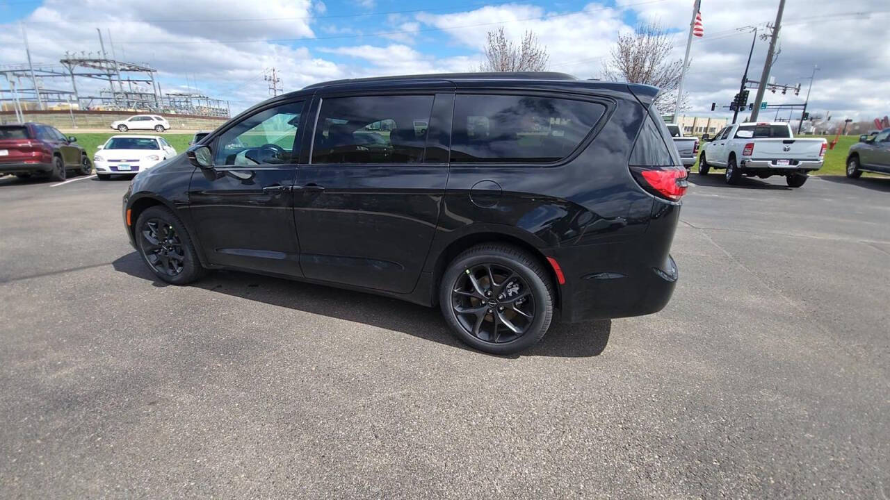 2024 Chrysler Pacifica for sale at Victoria Auto Sales in Victoria, MN