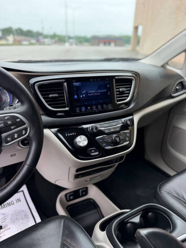 2017 Chrysler Pacifica Touring-L Plus