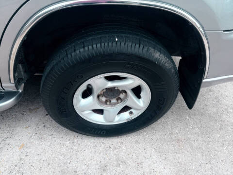 2004 Toyota Sequoia SR5