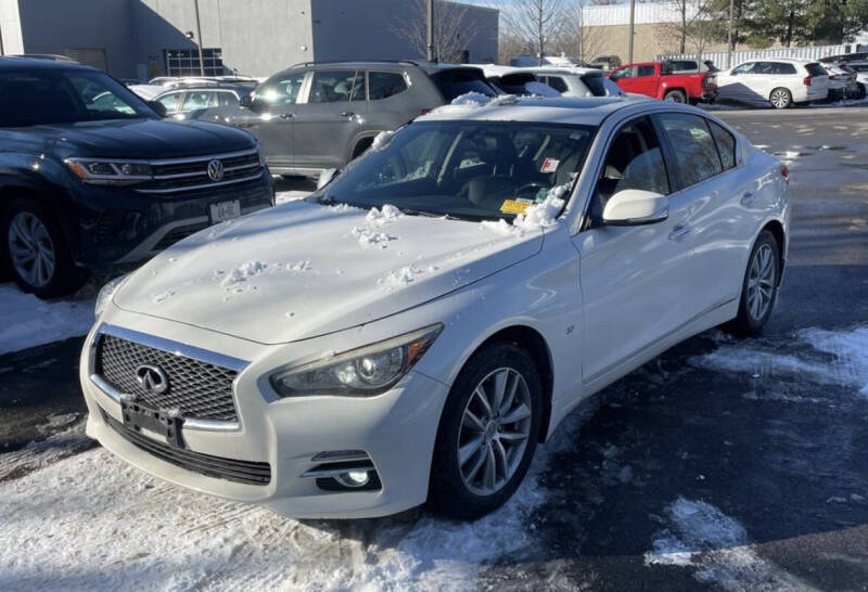 2014 INFINITI Q50 Premium's photo