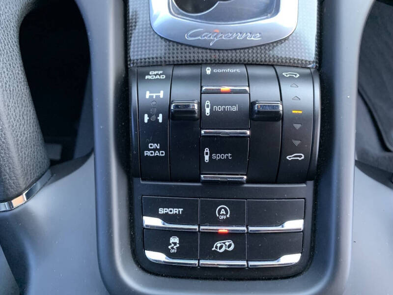 2014 Porsche Cayenne GTS