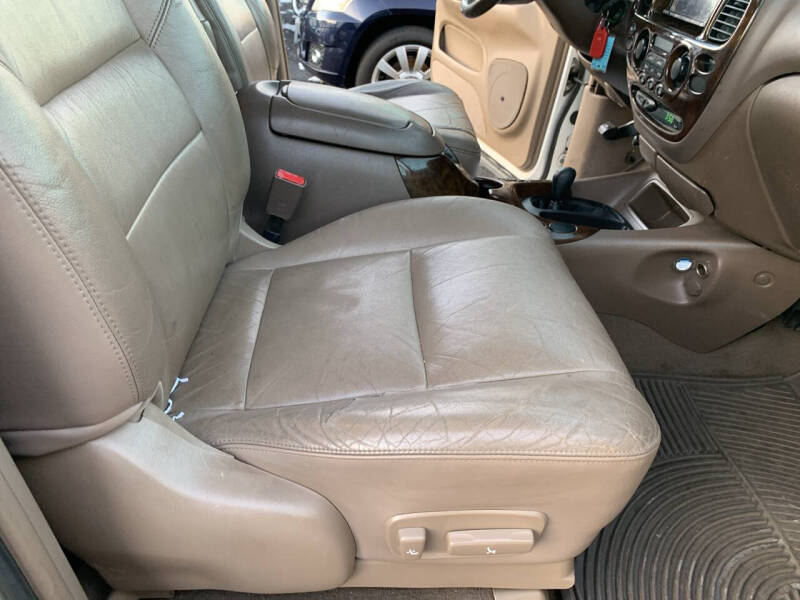 2004 Toyota Sequoia SR5