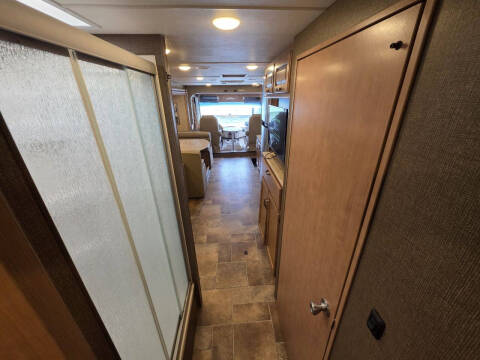 2016 Thor Motor Coach Hurricane