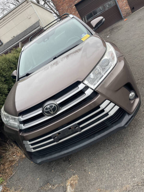 2017 Toyota Highlander XLE's photo