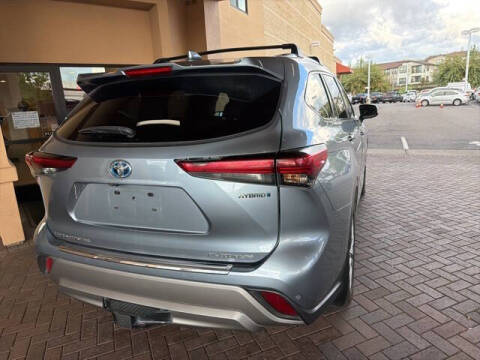 2023 Toyota Highlander Hybrid Platinum