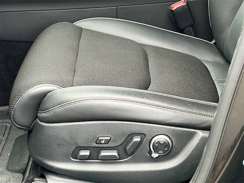 2025 Genesis GV70 2.5T Standard