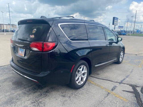 2017 Chrysler Pacifica Touring-L Plus