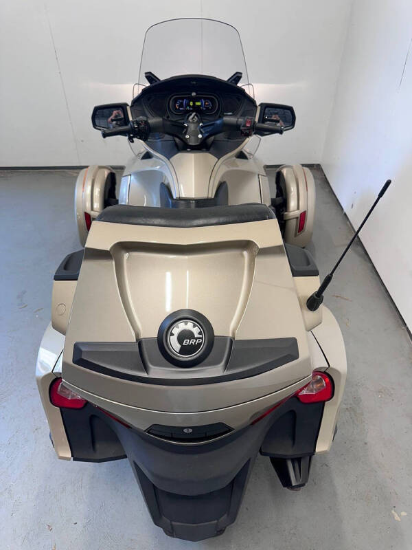 2018 Can-Am Spyder RT Champagne Dark