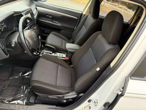 2017 Mitsubishi Outlander ES