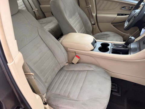2013 Ford Taurus SE