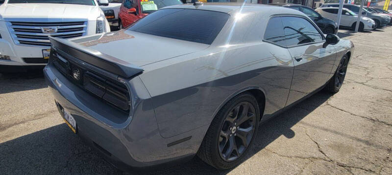 2017 Dodge Challenger SXT Plus