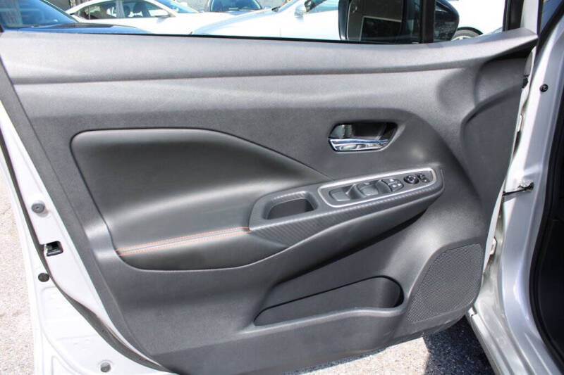 2022 Nissan Versa SR