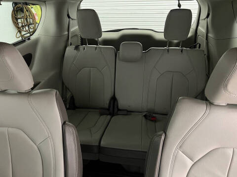 2017 Chrysler Pacifica Touring-L
