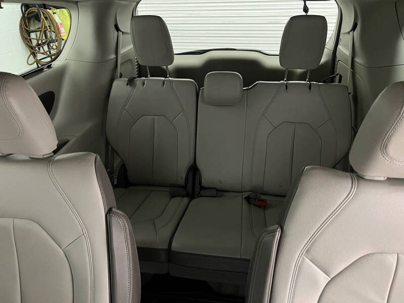 2017 Chrysler Pacifica Touring-L